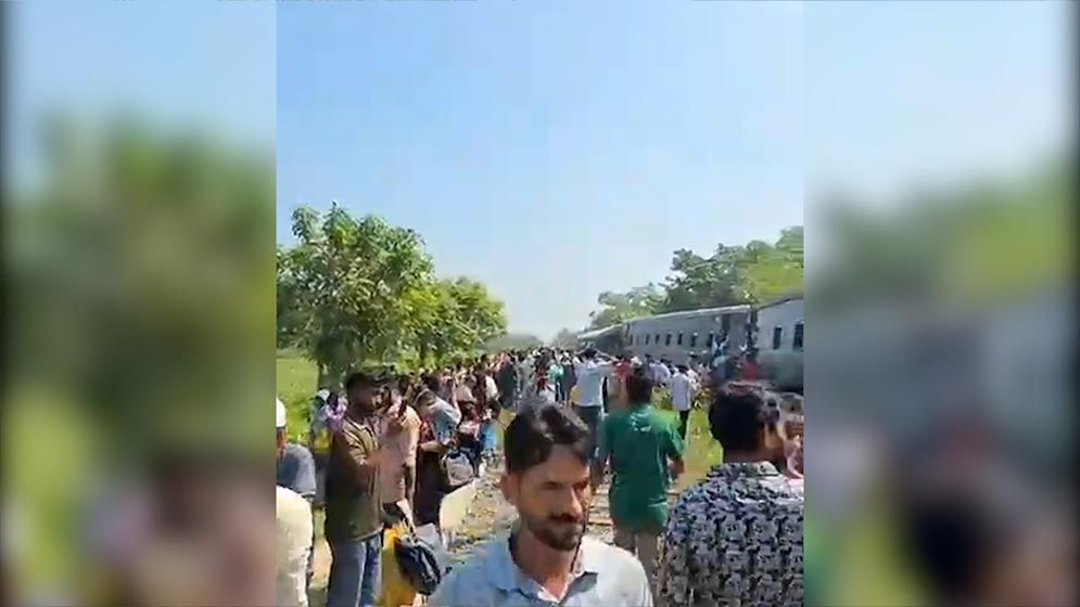 কুমিল্লায় 'কর্ণফুলী এক্সপ্রেস' ট্রেনের লাইনচ্যুতির ঘটনা