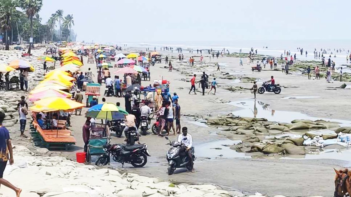 দুর্গাপূজায় পর্যটনকেন্দ্রগুলোতে উপচে পড়া ভিড়