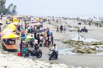 দুর্গাপূজায় পর্যটনকেন্দ্রগুলোতে উপচে পড়া ভিড়