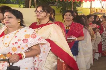 বিজয়া দশমীতে সনাতন নারীদের সিঁদুর খেলার উৎসব