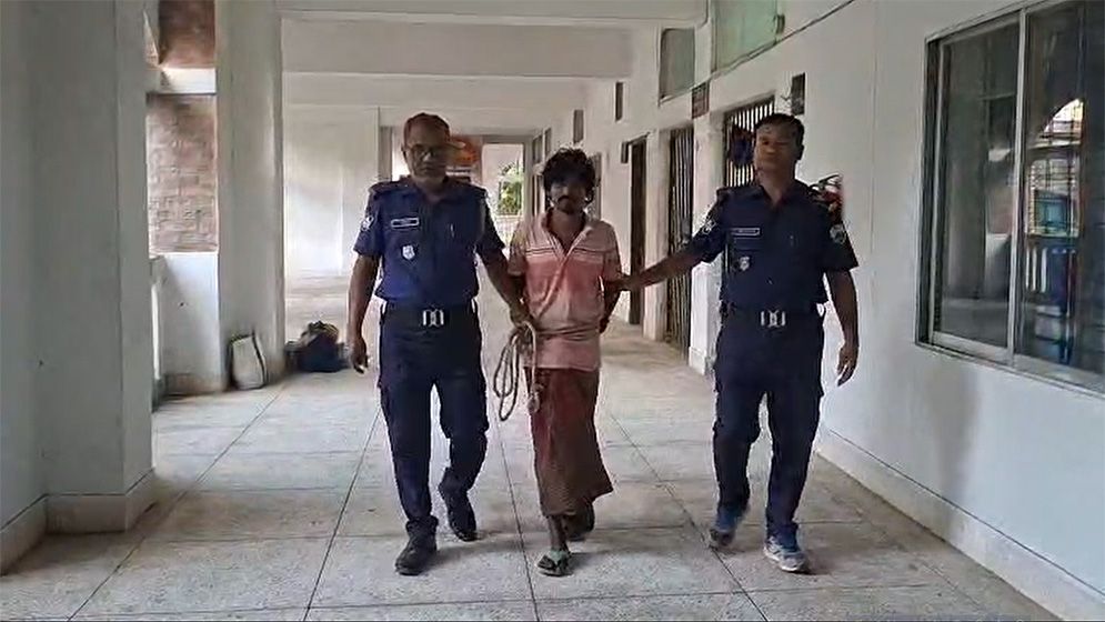 জয়পুরহাটে থানায় পুলিশের ওপর হামলার অভিযোগে যুবক গ্রেফতার