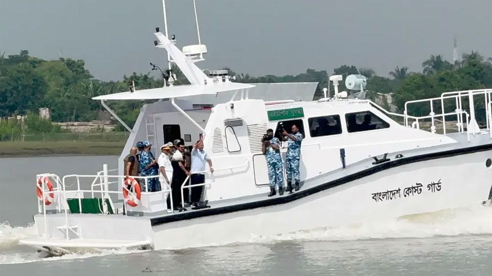 প্রধানমন্ত্রী মোংলায় পৌঁছেছেন, বিভিন্ন স্থানের পরিদর্শন