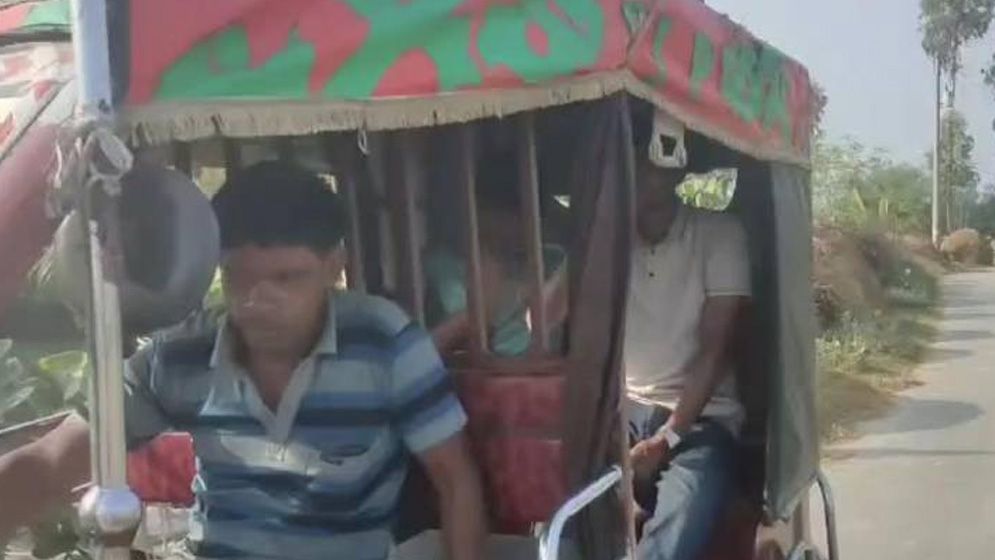 নওগাঁয় শেখ হাসিনার দেশে ফেরার মাইকিংয়ে ৩ জন গ্রেফতার