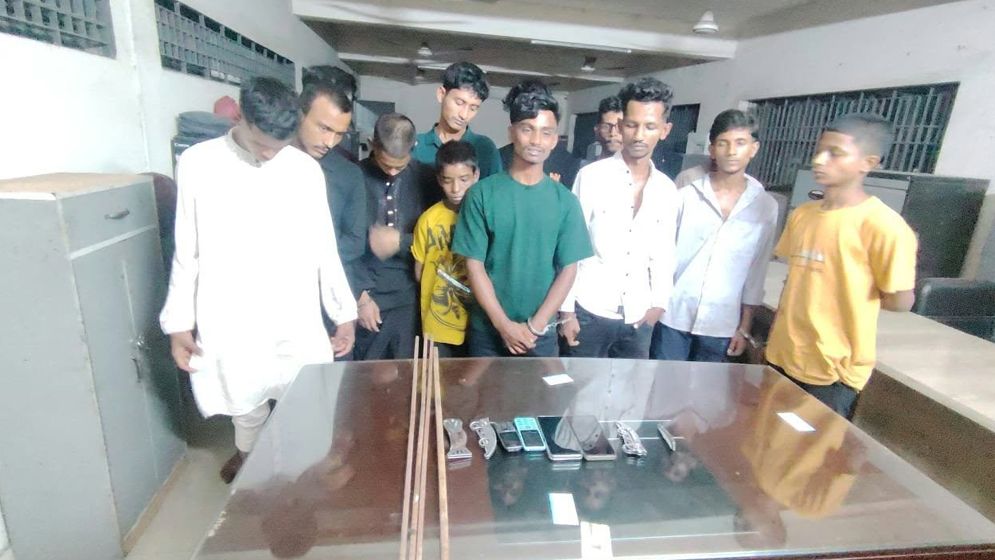 মোহাম্মদপুরে ২৪ ঘণ্টায় ১৩ ছিনতাইকারী গ্রেফতার