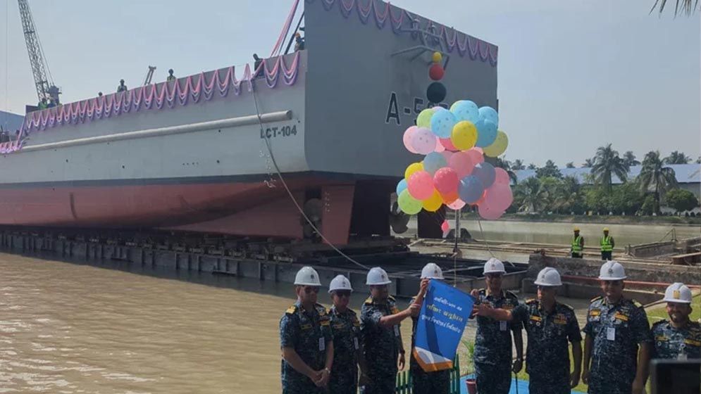 বাংলাদেশ নৌবাহিনীর নতুন এলসিটি-১০৪ জাহাজের লঞ্চিং সম্পন্ন