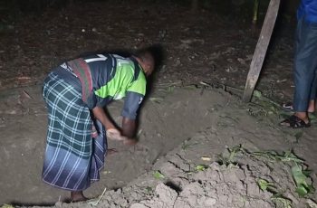 মানবতাবিরোধী মামলার বাদীর দাফনে উত্তেজনা, রাতে সম্পন্ন