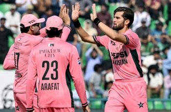 পাকিস্তান ক্রিকেট দলের গোলাপি জার্সিতে স্তন ক্যানসার সচেতনতা প্রচার