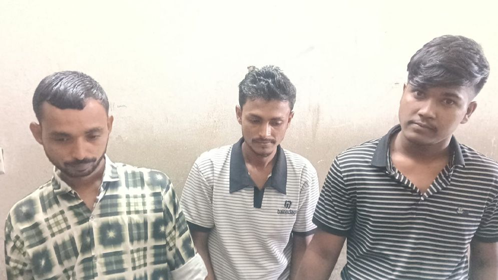 টাঙ্গাইলের ট্রাইব্যুনালে চলন্ত বাসে ধর্ষণের দায়ে তিনজনের যাবজ্জীবন কারাদণ্ড