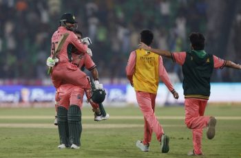 পাকিস্তানের অবিশ্বাস্য জয়ে নতুন রেকর্ডের সংযোজন