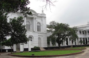 আওয়ামীপন্থী দুই আইনজীবীর আদালতে ভুল স্বীকার কার্যক্রম নিষিদ্ধ