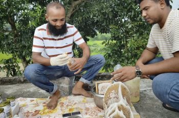 সাদ্দাম হোসেনের উদ্যোগে সাতক্ষীরার মধুর গল্প বদলে যাচ্ছে