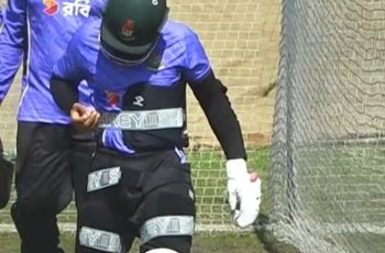 মুশফিকের আঙুলে চোট, মিরপুর টেস্টে খেলা অনিশ্চিত