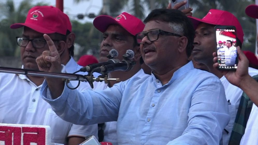 রাজনীতি ও অর্থনীতি পুনর্গঠনে কাজ করছেন প্রধানমন্ত্রী: রুহুল কুদ্দুস তালুকদার দুলু