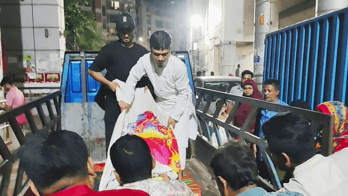 ঢামেকে অ্যাম্বুলেন্স ধর্মঘট, রোগী ও মরদেহ পরিবহনে ভোগান্তি