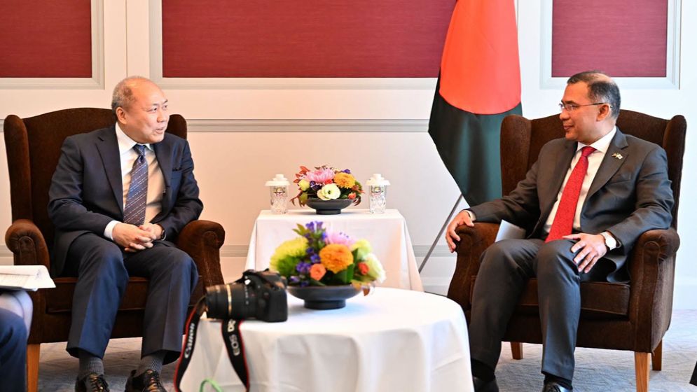 জাপানের বিনিয়োগ বাড়ানোর আহ্বান প্রধানমন্ত্রীর সঙ্গে বৈঠকে জেটরোর প্রেসিডেন্ট