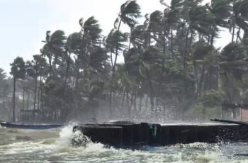 ভারতের অন্ধ্রপ্রদেশে ঘূর্ণিঝড় অর্ণবের তাণ্ডব, সতর্কতা জারি
