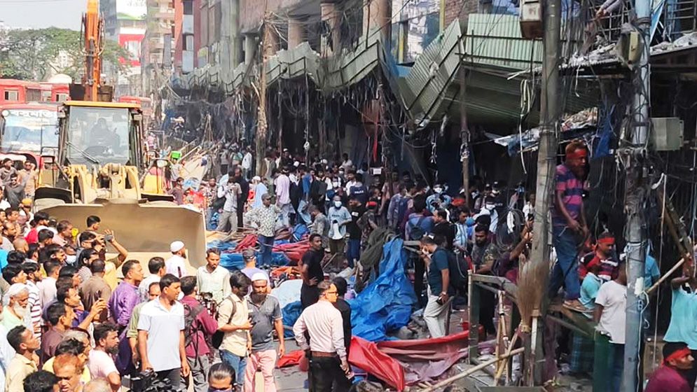 রাজধানীতে ফুটপাত দখলমুক্ত করতে ডিএসসিসির অভিযান শুরু