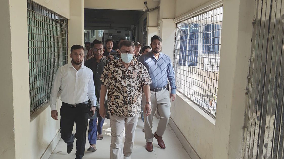 মুরাদনগরে স্বাস্থ্য মন্ত্রীর আকস্মিক পরিদর্শন, চিকিৎসকদের বিরুদ্ধে ব্যবস্থা