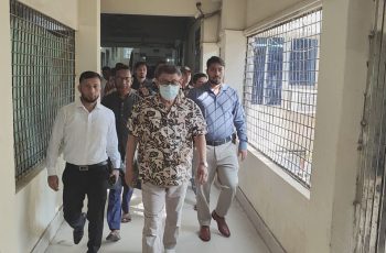 মুরাদনগরে স্বাস্থ্য মন্ত্রীর আকস্মিক পরিদর্শন, চিকিৎসকদের বিরুদ্ধে ব্যবস্থা