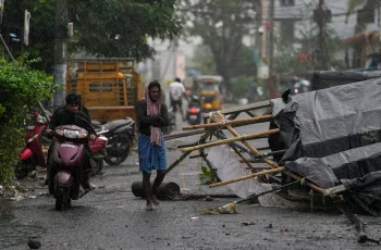 ঘূর্ণিঝড় আরনাবের প্রভাবে ভারতের অন্ধ্র প্রদেশে ব্যাপক ক্ষয়ক্ষতি