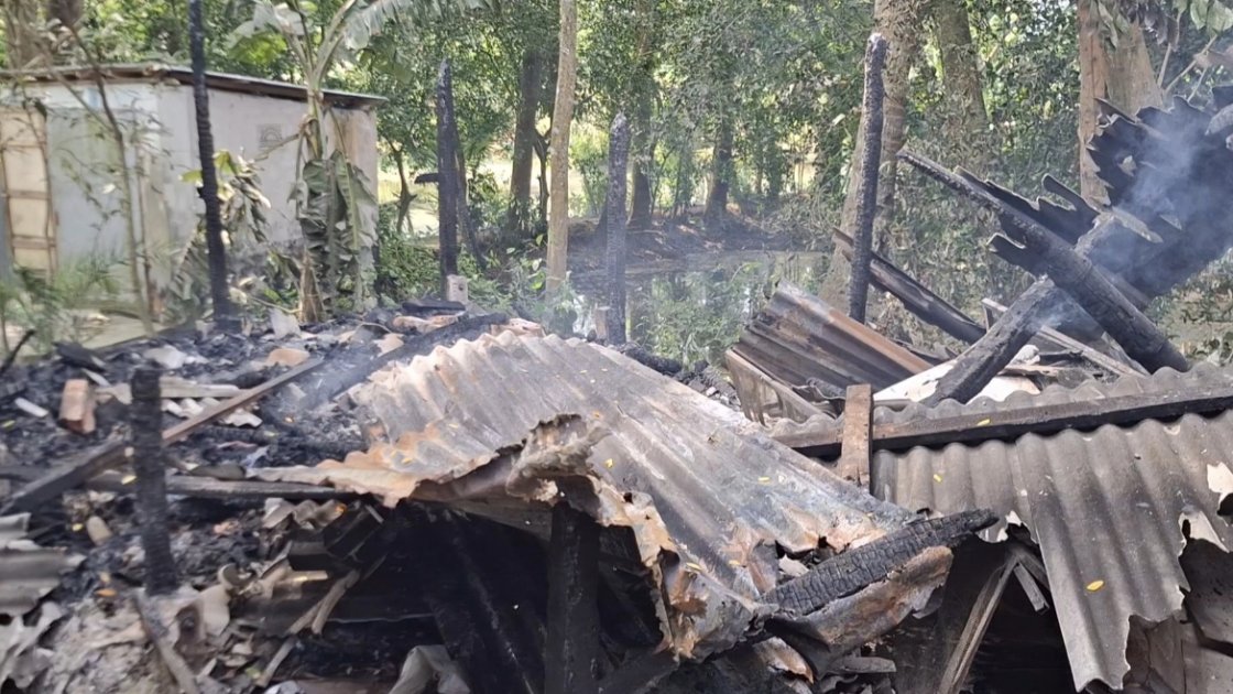 মাদারীপুরে মসজিদ কমিটি নিয়ে সংঘর্ষ, বাড়িঘরে হামলা ও ভাঙচুর