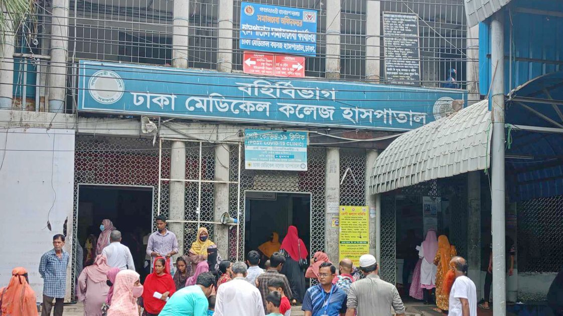 ঢামেকে বেসরকারি অ্যাম্বুলেন্স ধর্মঘট সাত দিনের জন্য স্থগিত