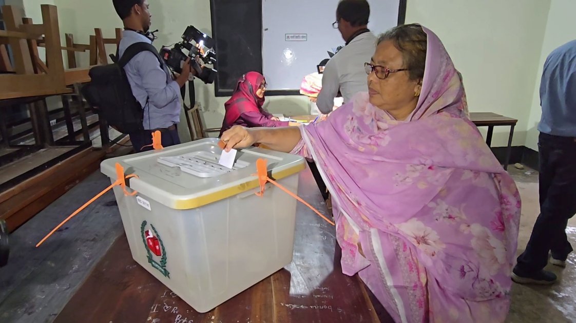 ঠাকুরগাঁও-১ আসনের উপনির্বাচনে উৎসবমুখর ভোটগ্রহণ শুরু