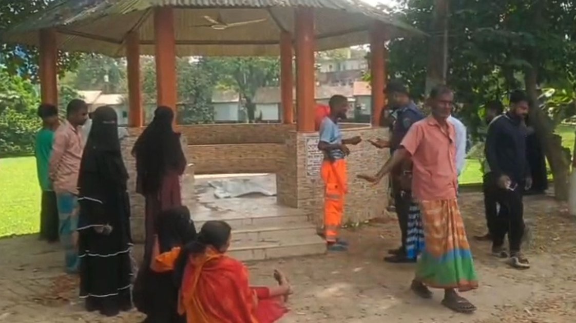 মুন্সিগঞ্জে বাবা-মেয়েকে কুপিয়ে হত্যার অভিযোগ, শিশুর মৃত্যু