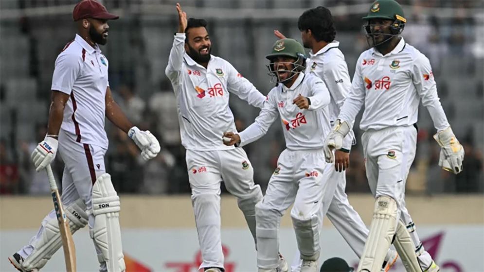 মিরপুর টেস্টে আলোকস্বল্পতায় দ্বিতীয় দিনের খেলা শেষ