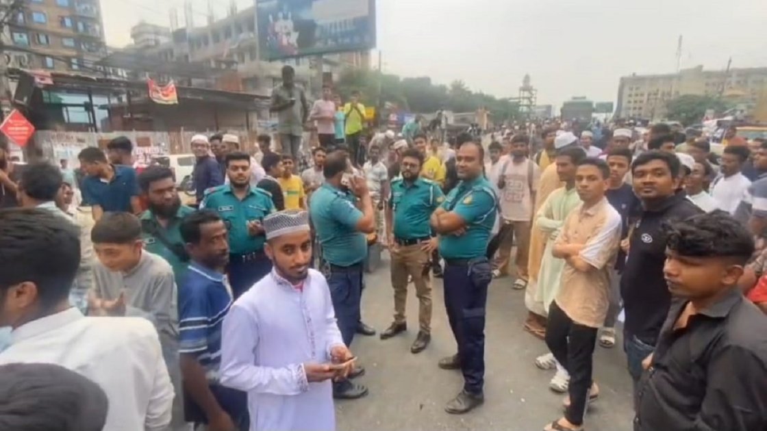 গাজীপুরে মাদরাসা শিক্ষার্থী আহত, সড়কে অবরোধ ৩ ঘণ্টা