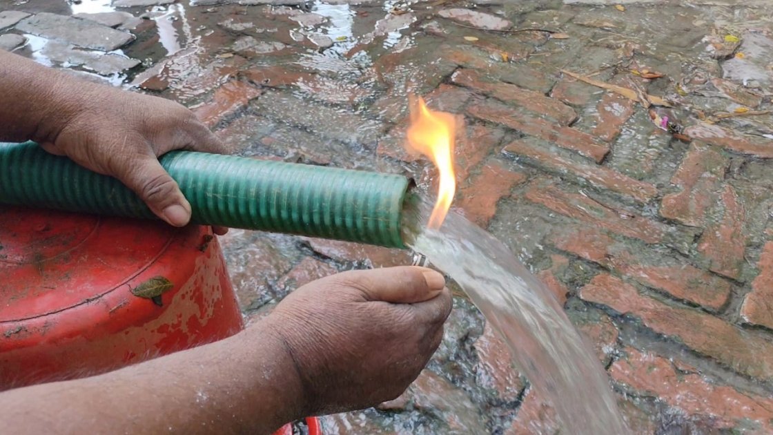 গোপালগঞ্জে সাবমারসিবল পাম্পের পানির সঙ্গে গ্যাসের উপস্থিতি