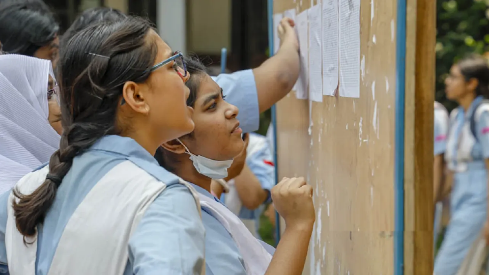 এইচএসসি ও আলিম পরীক্ষার পাসের হার ৫২.১২ শতাংশ